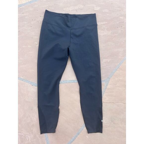 Nike Sportswear Club Women’s Leggings Size XL Black White Tight - Picture 1 of 4